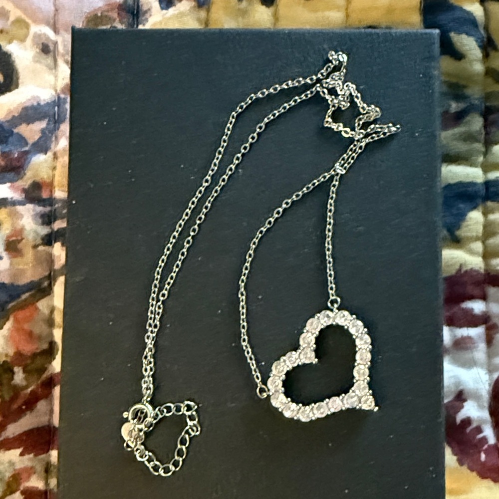 Silver heart sparkle necklace- nwot
